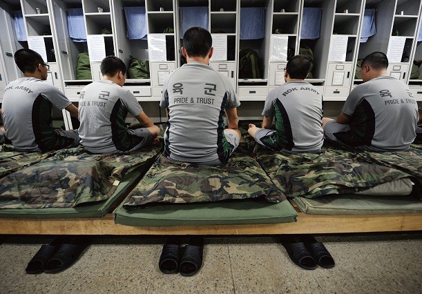 육군훈련소에서 첫날 밤을 기억하십니까? | Yes24 모바일 문화웹진 채널예스
