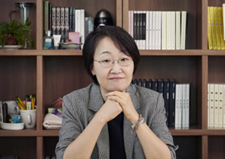 이유진 기자 “자기 삶을 포기하지 않은 여자들의 이야기” 