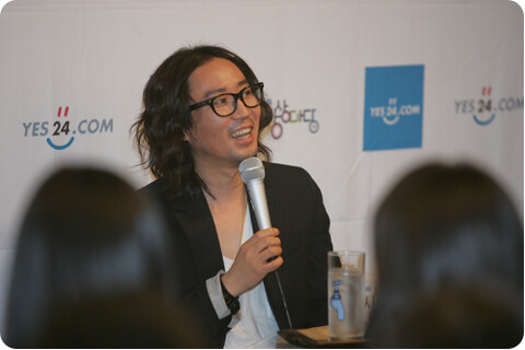 [향긋한 북살롱] 말할 수 없는 ‘모호함’의 즐거움 - 『정재형의 Paris Talk』의 저자 정재형