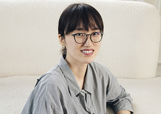 이희주 소설가의 책장