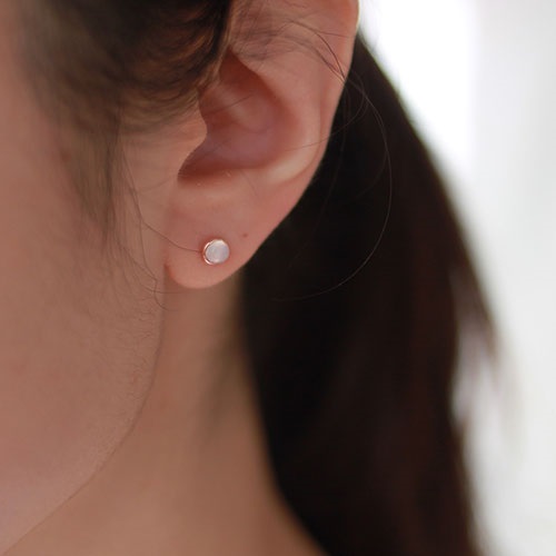 Silver gemstone earring