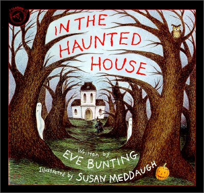 In the Haunted House (Paperback)