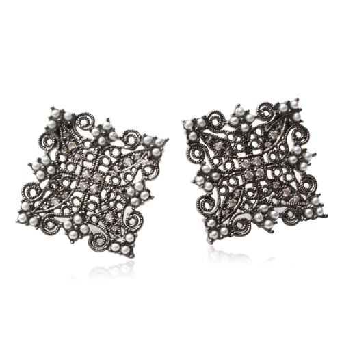 Orante black studs