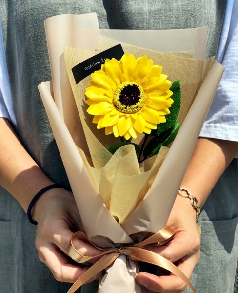 한송이 해바라기 꽃다발 - 여자친구 남자친구 로즈데이 졸업식 축하 선물