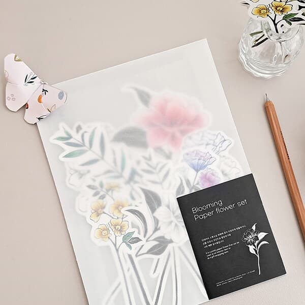 Blooming paper flower set