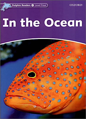 Dolphin Readers Level 4: In the Ocean (Paperback)