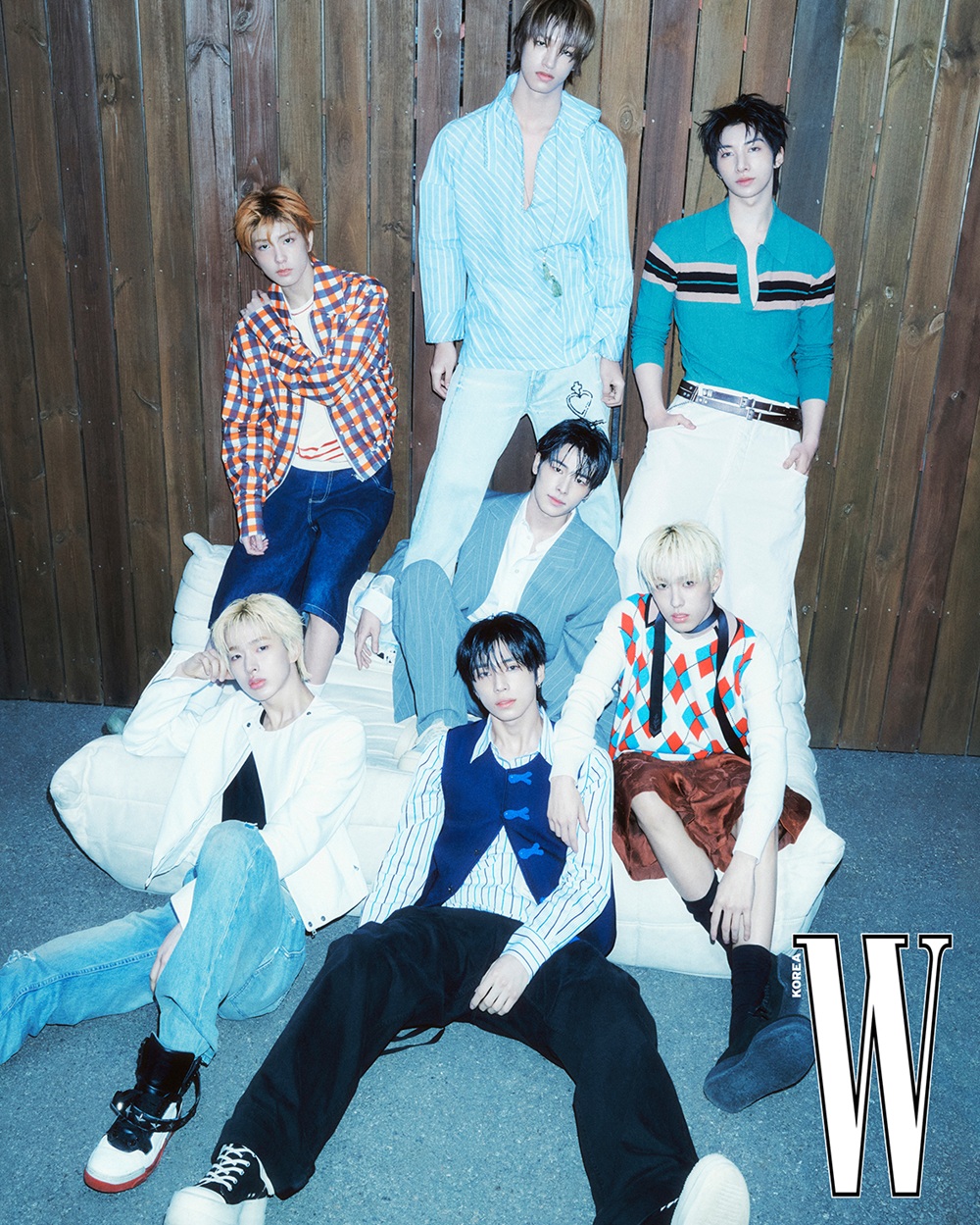 Double U W Volume 4 Woman Cover Type A : April [2026] - Detail 1