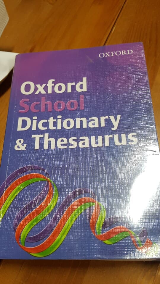Oxford School Dictionary and Thesaurus