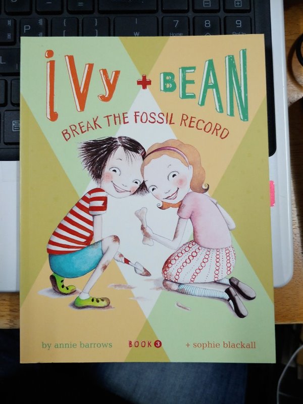 Ivy and Bean 3 : Break the Fossil Record
