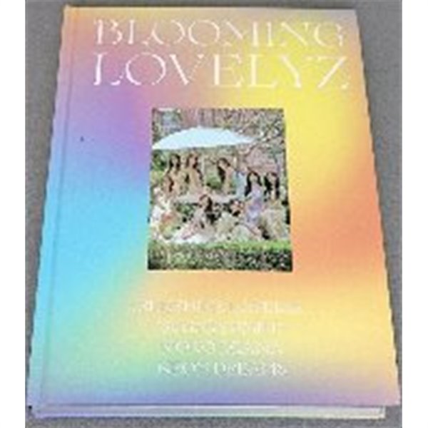 [미개봉][포토북] 러블리즈/ Lovelyz Special AR Photobook Project (Photobook+페셜 접지 포스터 1종+AR 화보집 한정판 엽서 1세트+화보집 한정판 미니포스터+한정판 셀피 포토카드 2세트)