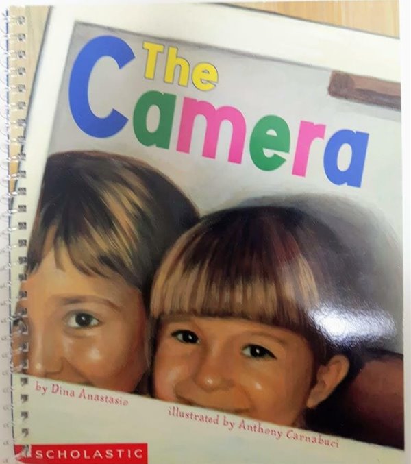 The Camera | Dina anastasio, Scholastic, 2002 (링제본되어 있음)