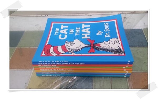 Dr. Seuss 10권.The cat in the hat by Dr.Seuss,DR.seuss‘s abc....출판사 HarperCollinsChildren‘sBooks.