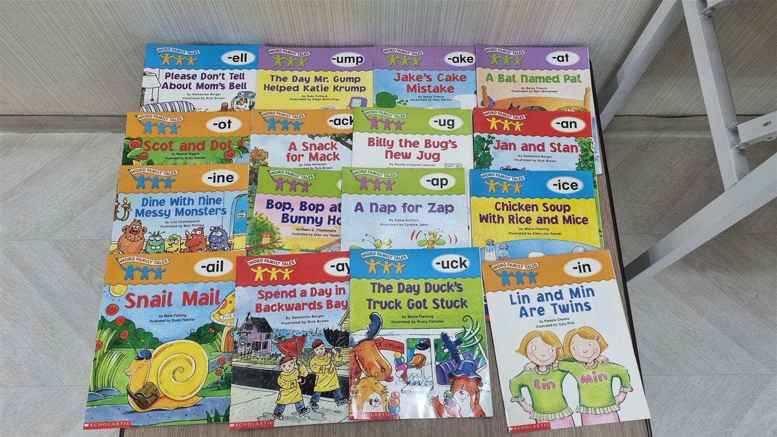 Scholastic Teaching Resources ˝WORD FAMILY TALES˝ 총16권 세트 -- 상세사진 올림