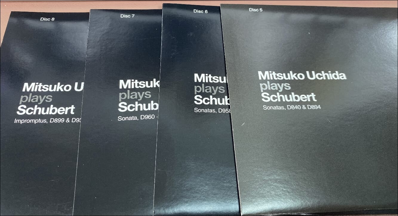 Mitsuko Uchida (우치다 미츠코) -  Schubert Mitsuko Uchida Plays Schubert  (8cd) (독일발매)