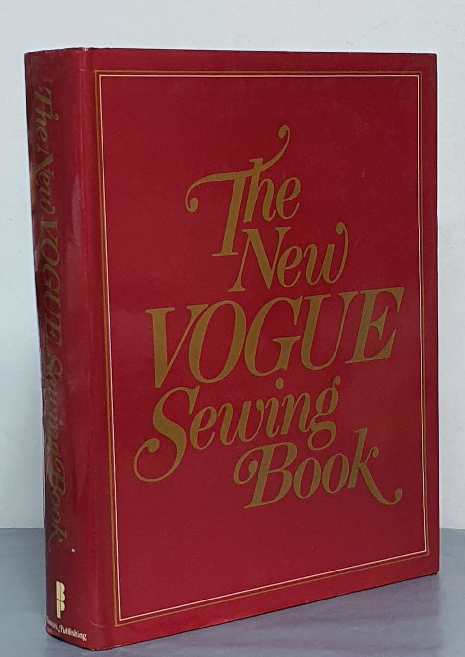The New VOGUE Sewing Book 