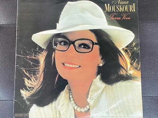 [LP] 나나 무스쿠리 - Nana Mouskouri - Tierra Viva LP [성음-라이센스반]