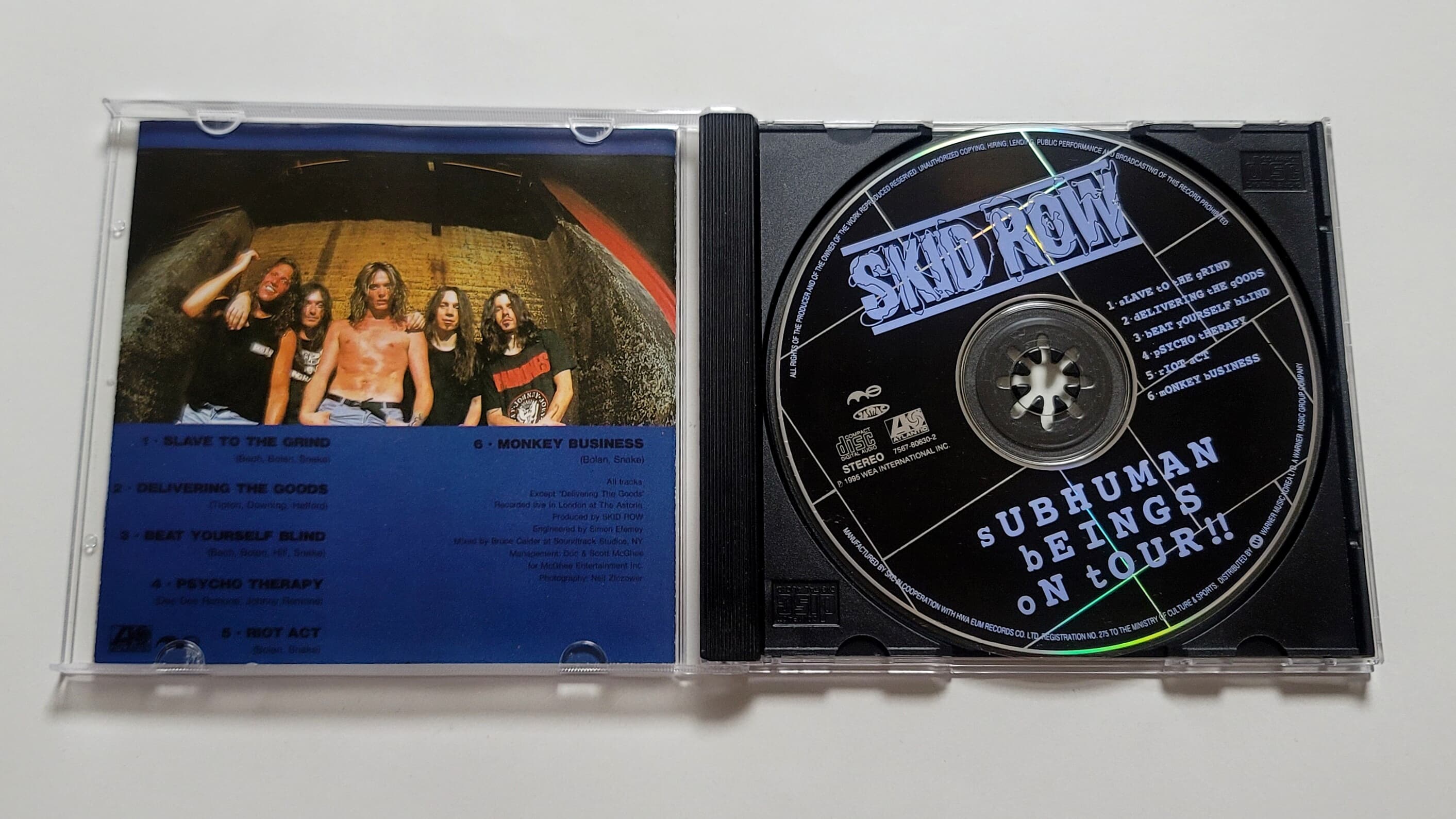 SKID ROW - Subhuman Beings On Tour