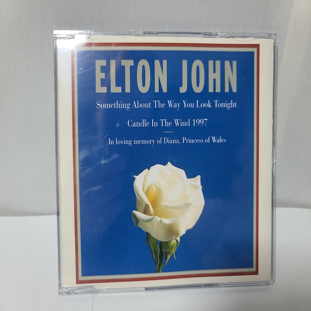 Elton John 싱글- Something about the way you look tinigh 