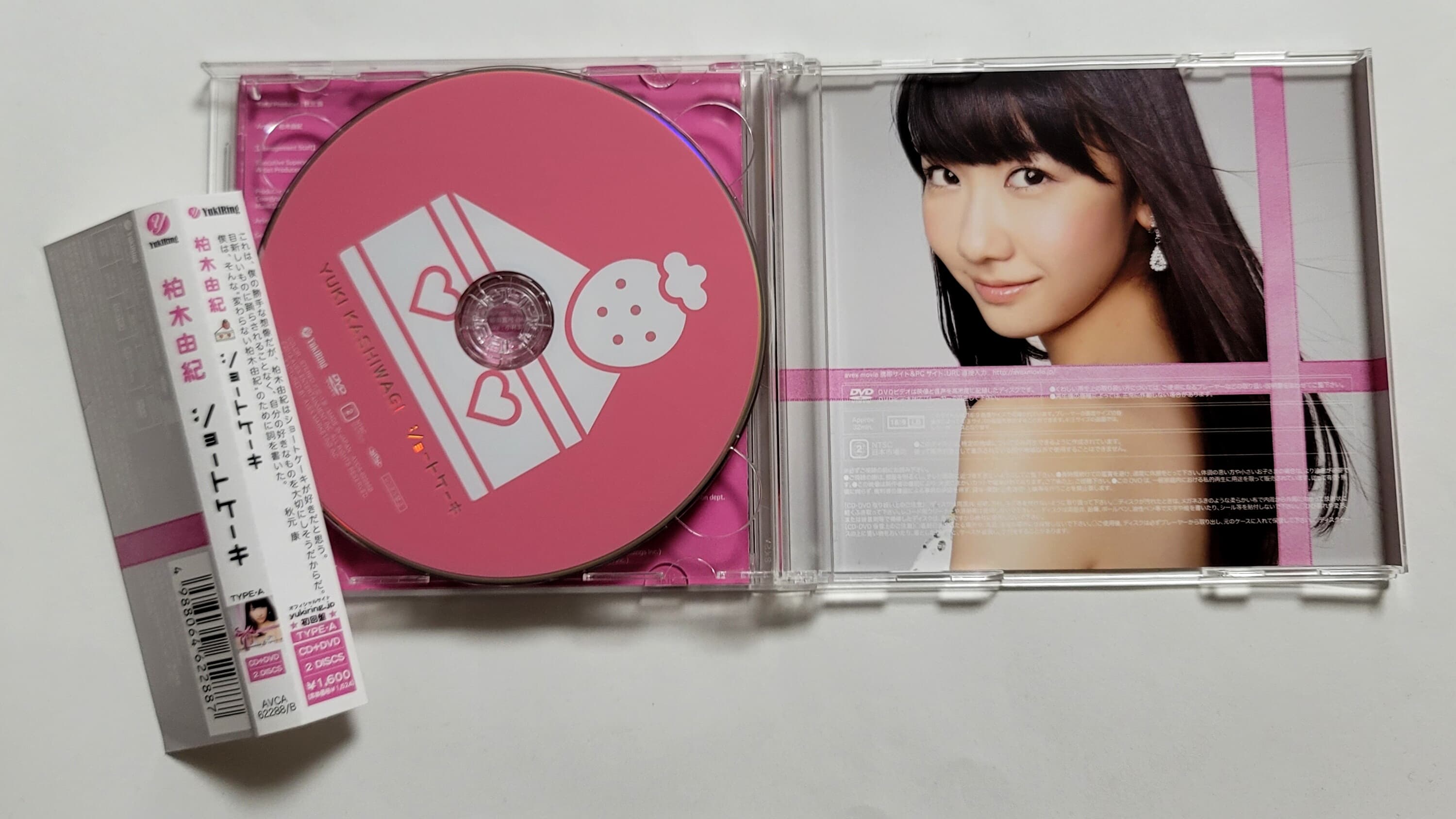 (일본반 초판 한정반 CD+DVD 포토카드 2매 동봉) Kashiwagi Yuki (카시와기 유키 / 柏木由紀) - ショ-トケ-キ