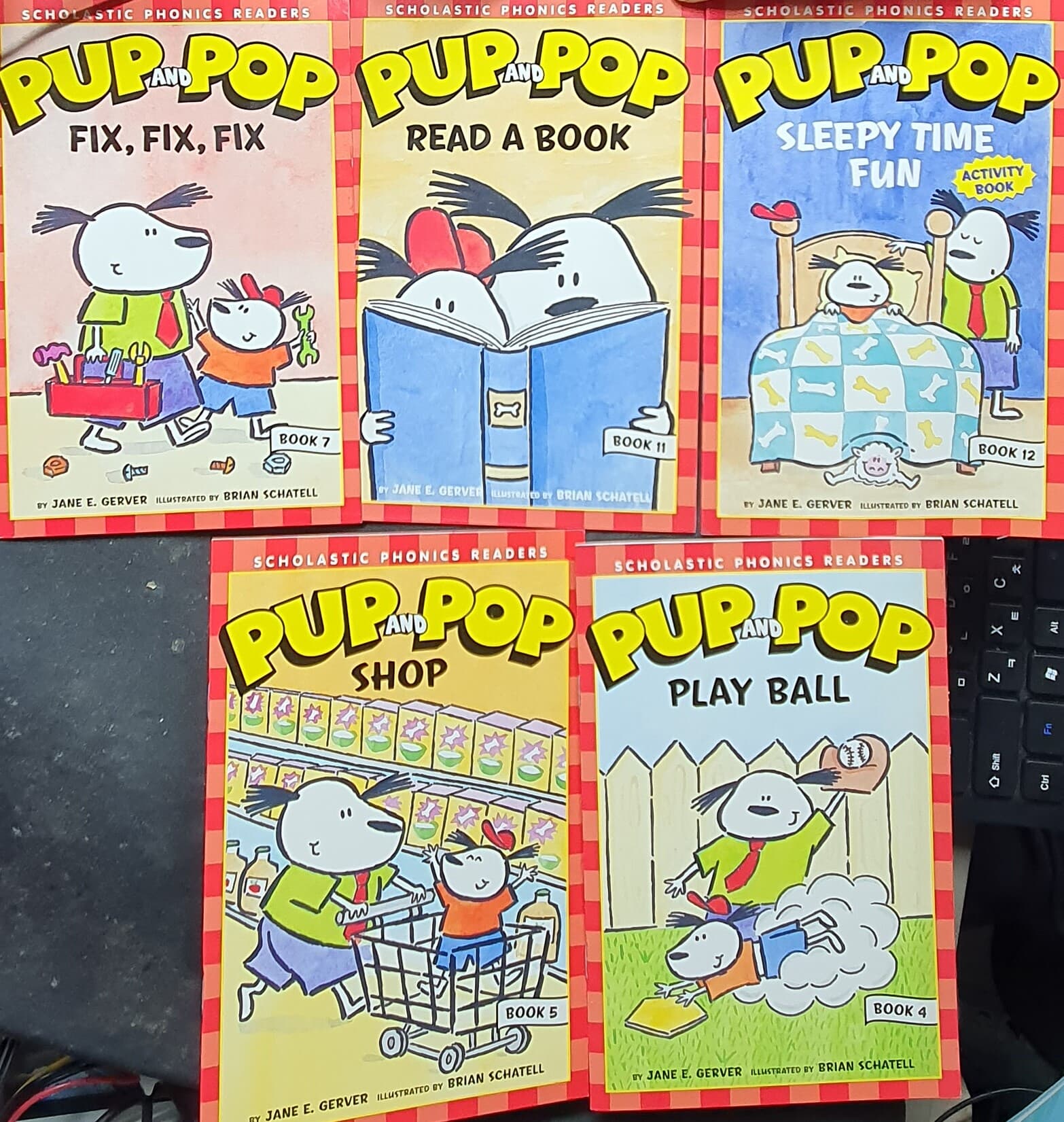 Scholastic phonics reader Pup and Pop 5권