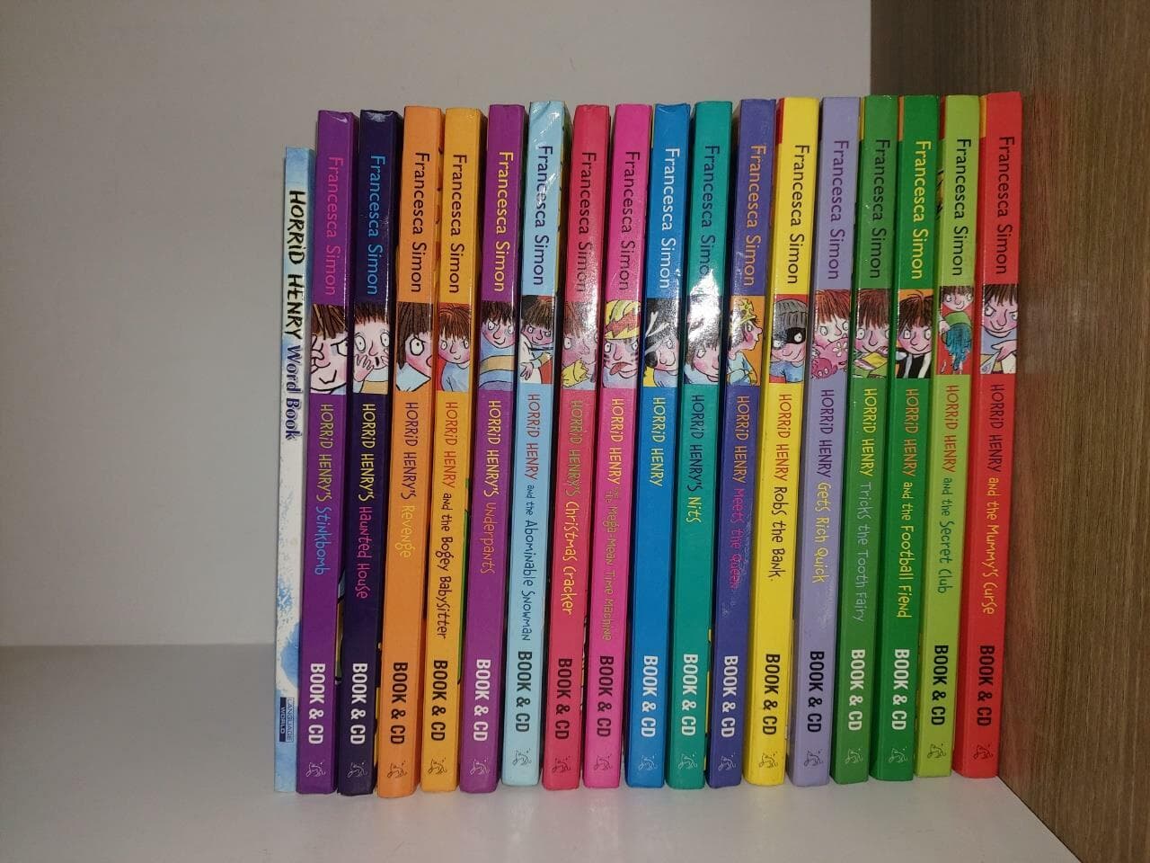 Horrid Henry Gets Rich Quick 17권, CD 17장, 워드북1권