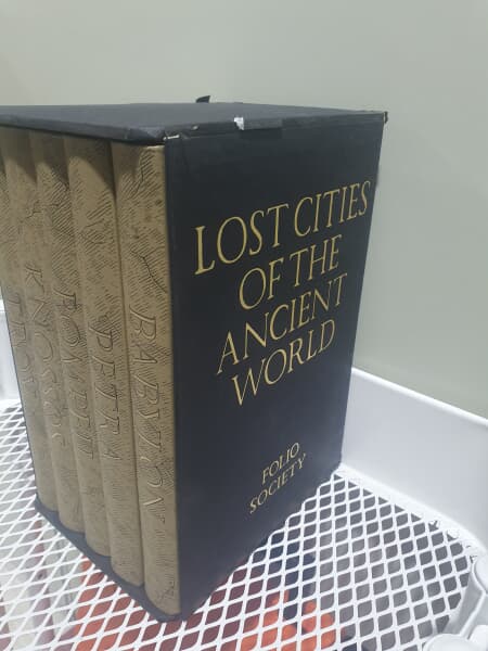 Lost cities of the Ancient World: Petra, Knossos, Pompeii, Babylon and Troy (Hardcover)