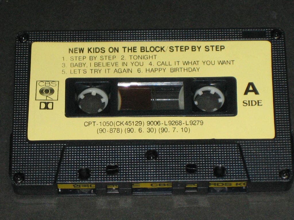 뉴키즈 온 더 블록 New Kids On The Block - Step By Step 카세트테이프 / CBS