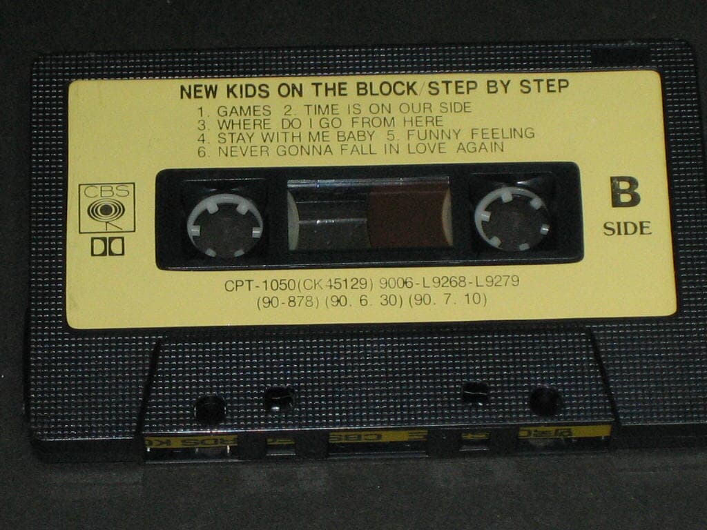 뉴키즈 온 더 블록 New Kids On The Block - Step By Step 카세트테이프 / CBS