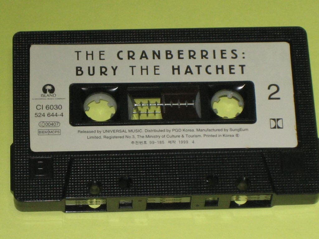 크랜베리스 the cranberries - Bury The Hatchet 카세트테이프
