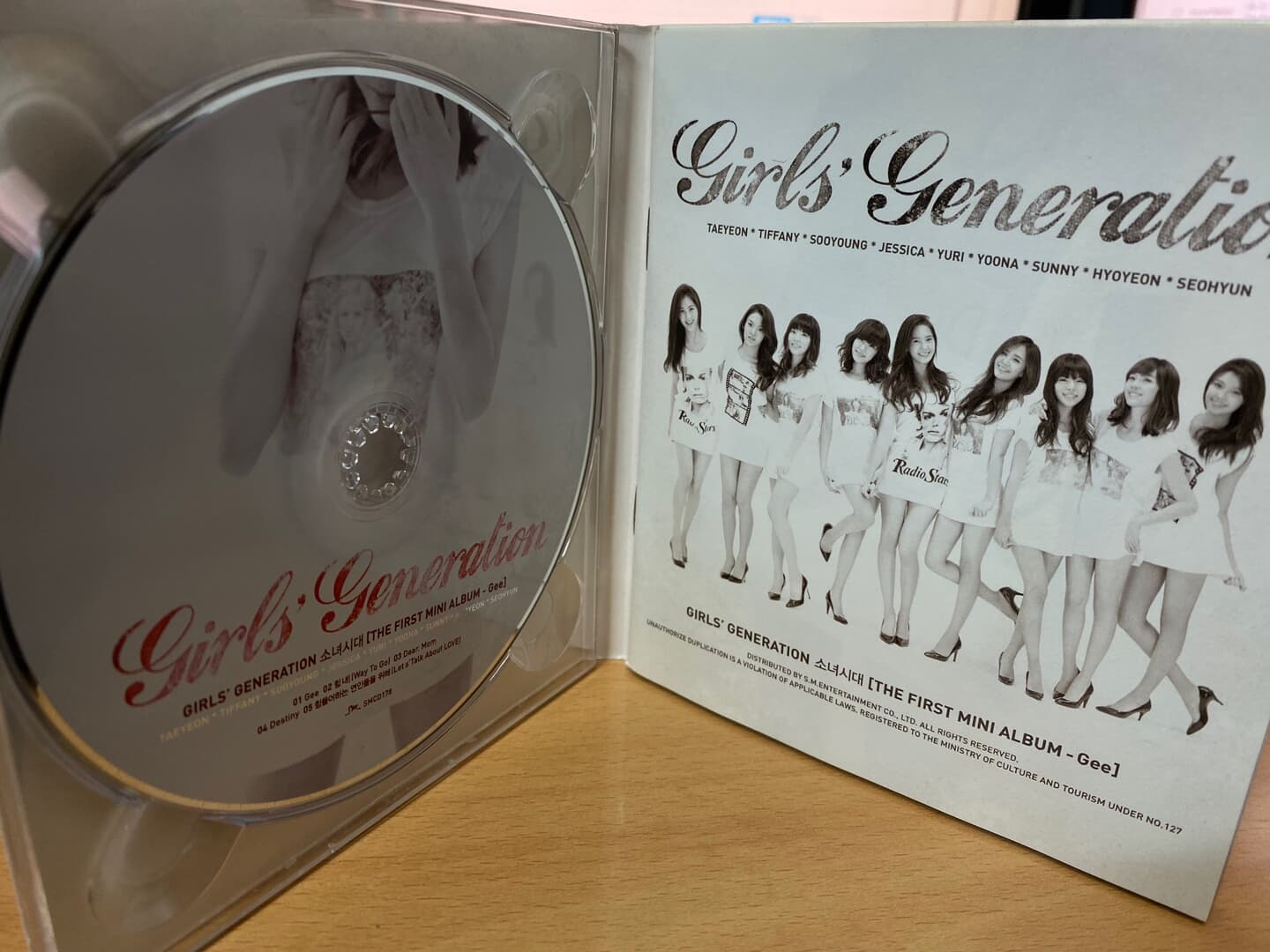 소녀시대 (Girls' Generation) - The First Mini Album - Gee (미니앨범 1집 : 지) [E.P]