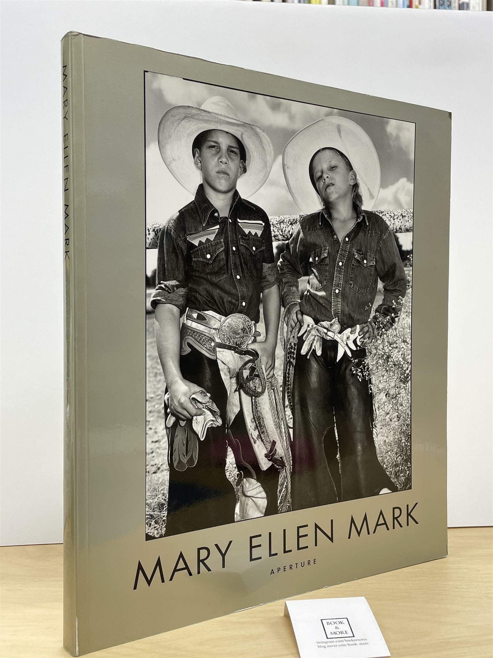 Mary Ellen Mark -- 상태 : 상급