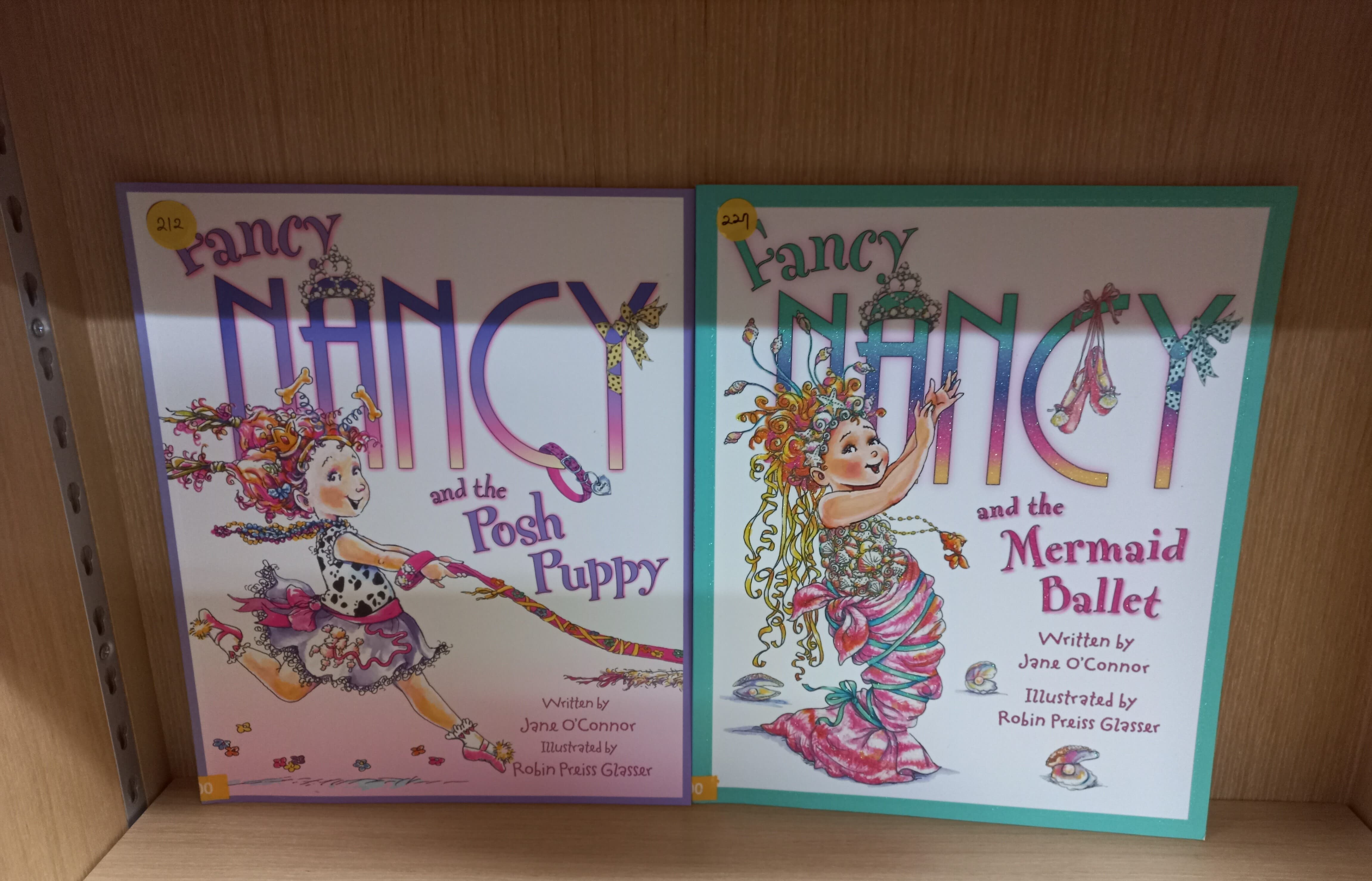 Fancy Nancy 4권세트: Splendiferous Christmas, the Mermaid Ballet,The Posh Puppy, Fancy Nancy and the Butterfly Birthday)