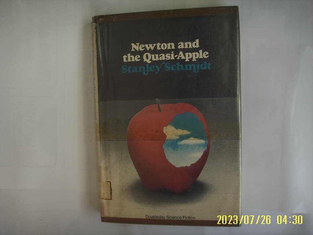 Stanley Schmidt / DOUBLEDAY / Newton and the Quasi Apple -외국판. 사진.꼭상세란참조