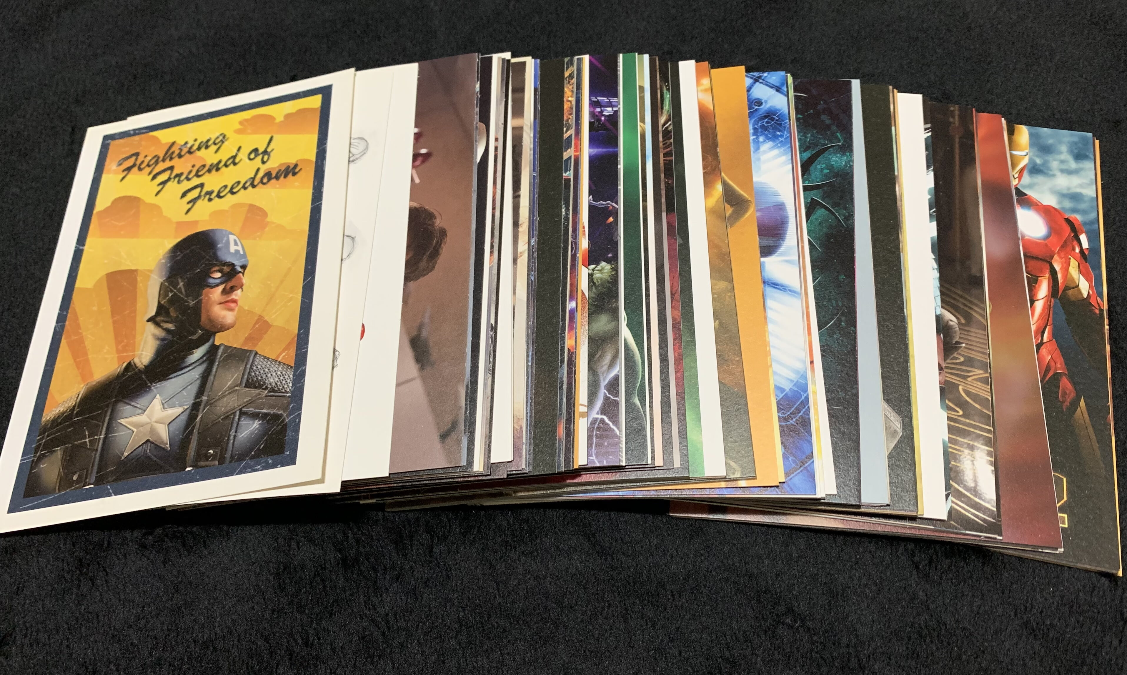 마블 스튜디오 10주년 기념 한정판 포스트카드 컬렉션 100 : 마블 어벤져스 엽서북