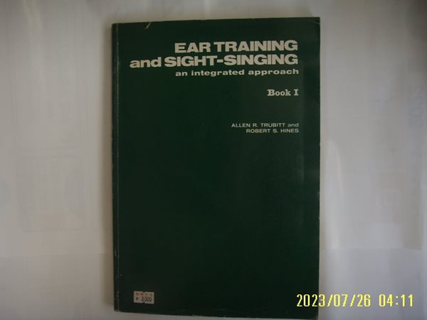 ALLEN R. TRUBITT 외 / SCHIRMER BOOKS / EAR TRAINING and integrated approach Book 1 -사진. 꼭 상세란참조