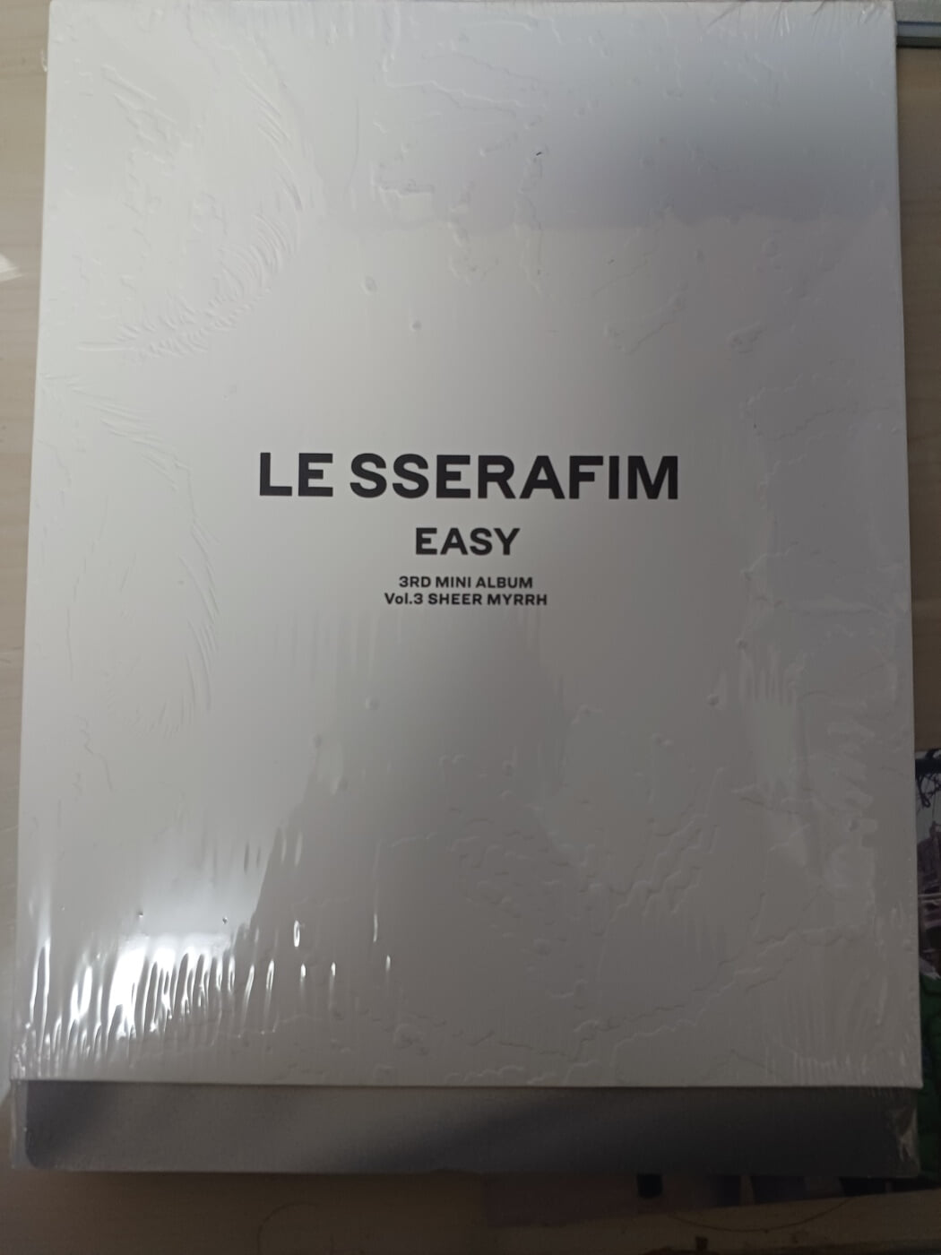 르세라핌 (LE SSERAFIM) - 3rd Mini Album 'EASY' [3종 중 1종 랜덤발송]