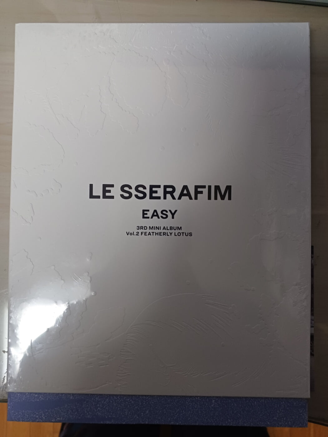 르세라핌 (LE SSERAFIM) - 3rd Mini Album 'EASY' [3종 중 1종 랜덤발송]