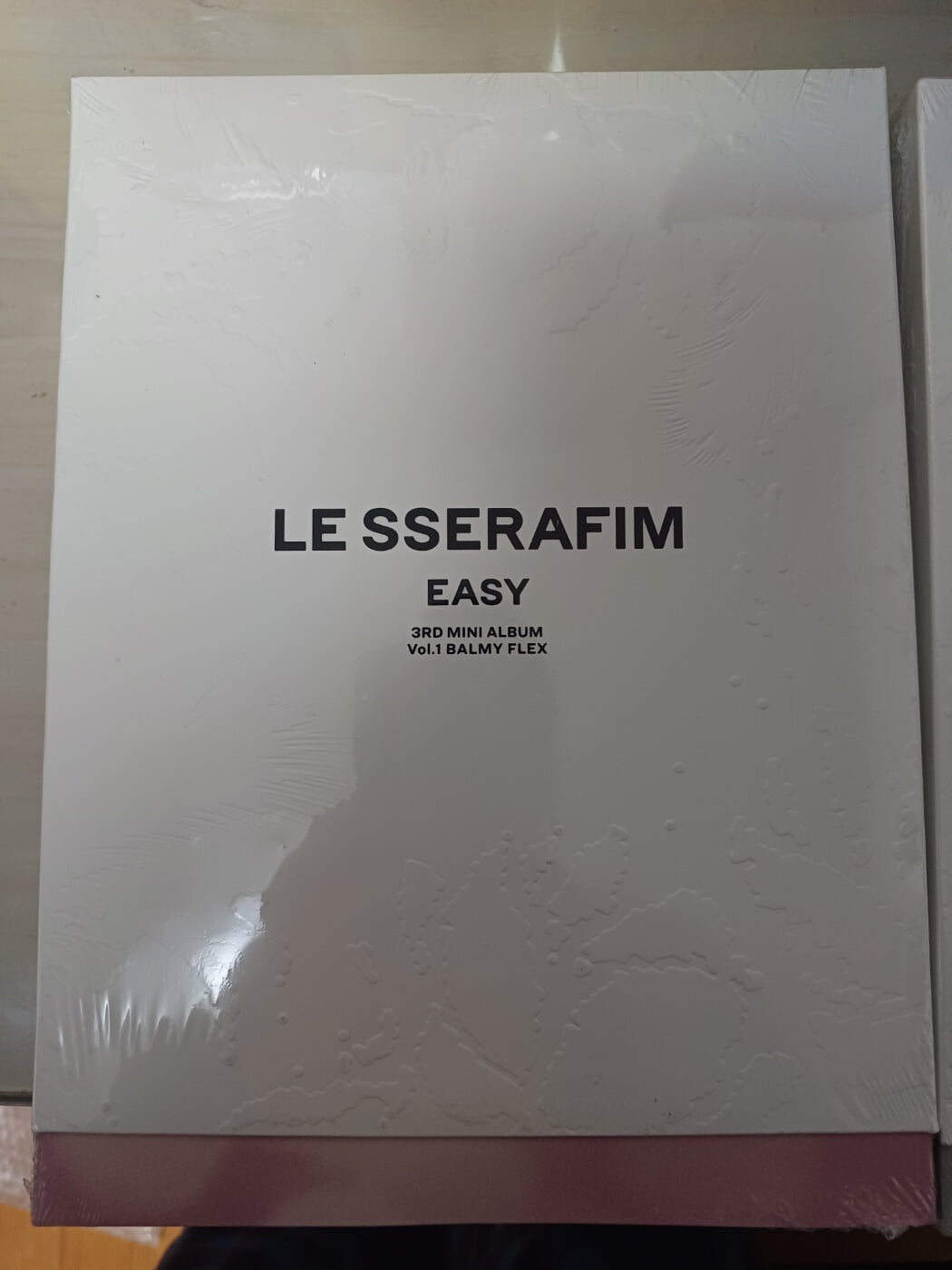 르세라핌 (LE SSERAFIM) - 3rd Mini Album 'EASY' [3종 중 1종 랜덤발송]