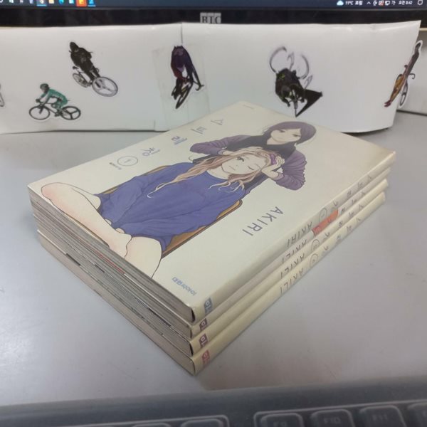 스트레칭1-4완결 (중고특가 15000원/실사진 첨부) 코믹갤러리