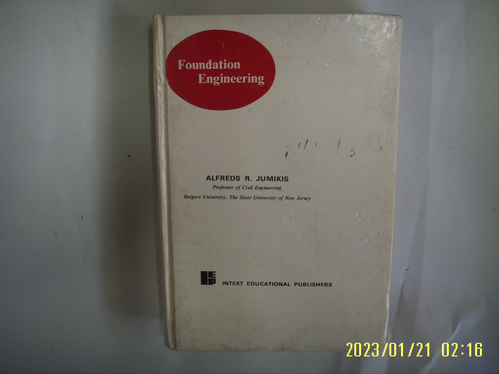 ALFREDS R. JUMIKIS / INTEXT EDUCATIONAL .. 외국판 / Foundation Engineering -사진.꼭 상세란참조. 토지서점 헌책전문