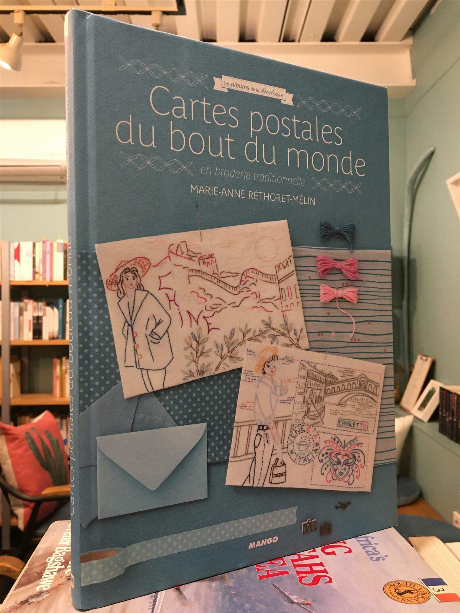 Cartes postales du bout du monde en broderie traditionnelle