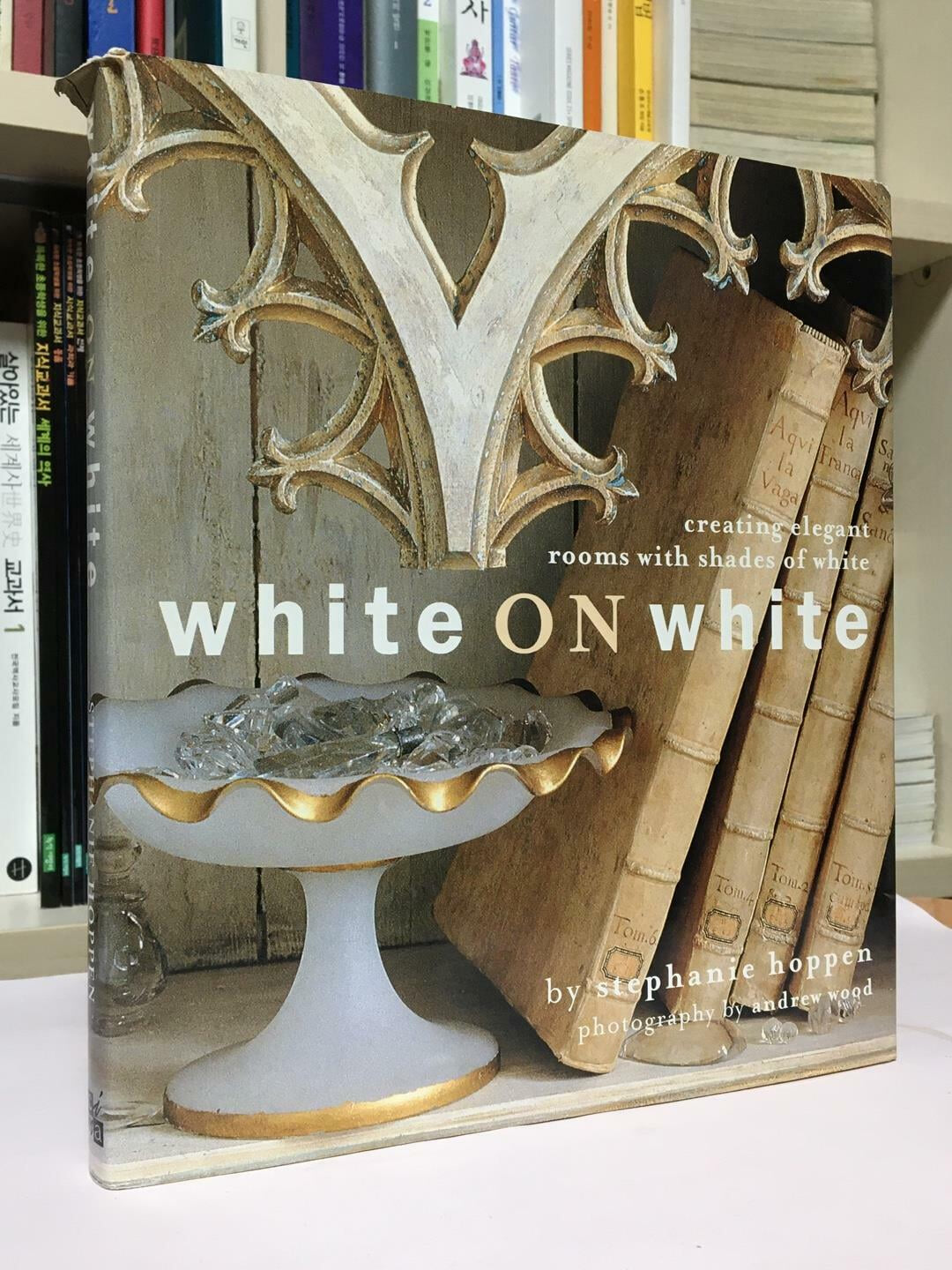 White on White: Creating Elegant Interiors with Classic Whites Hardcover