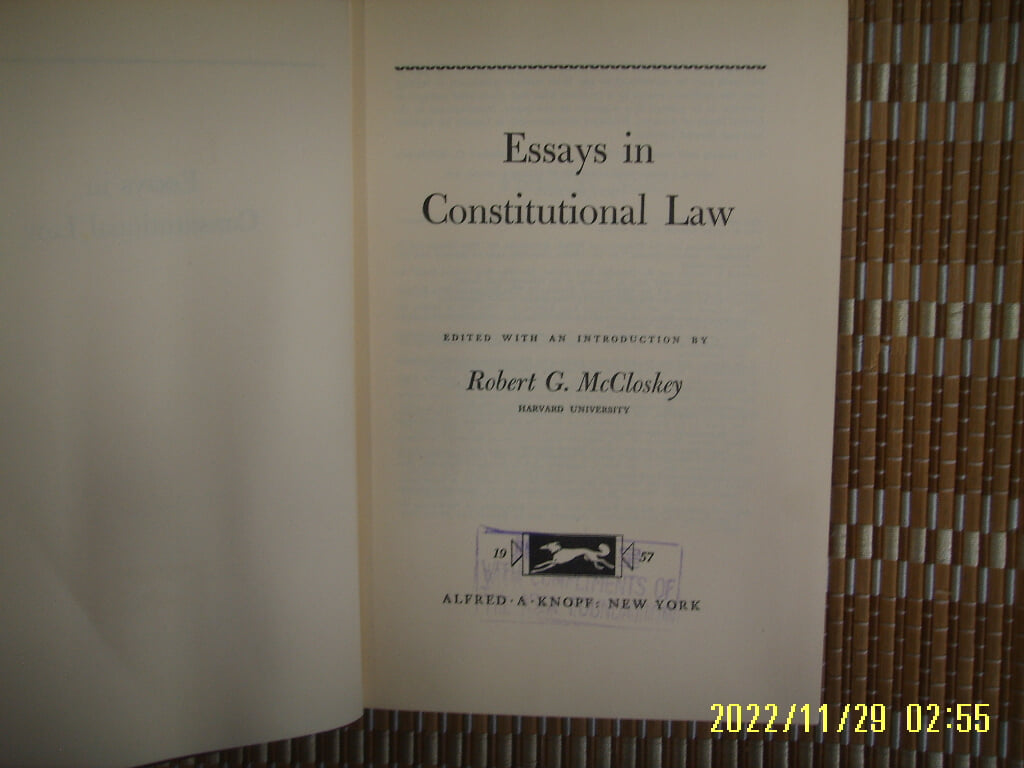 ALFRED A KNOPF 외국판 / Robert G. McCloskey / Essays in Constitutional Law -꼭 상세란참조. 토지서점 헌책전문