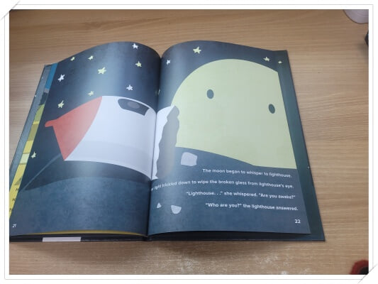 Lighthouse Loves the Moon.지은이 Brain Park 그림 에스텔 김.출판사 Oceankai book.