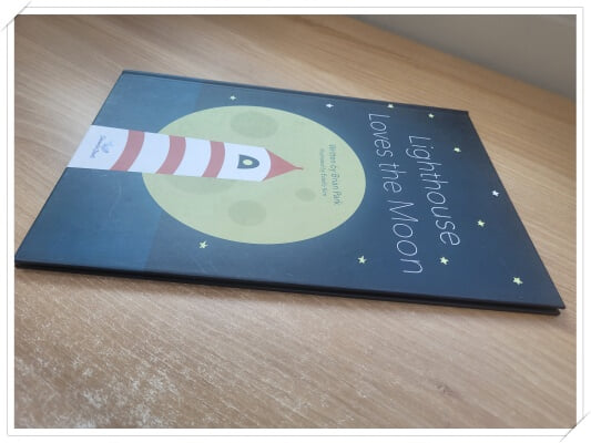 Lighthouse Loves the Moon.지은이 Brain Park 그림 에스텔 김.출판사 Oceankai book.