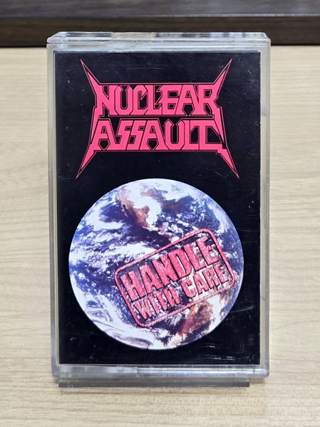 (미국반 초판 / 카세트테이프) Nuclear Assault - Handle With Care