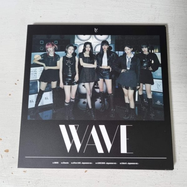 IVE - (2023) WAVE (C형 Photo Book ver.).일본판.지은이 IVE.출판사 Sony Music Labels Inc.