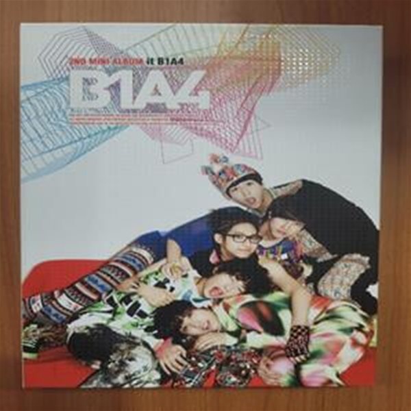 비원에이포 - 미니 2집 it B1A4 [Hard Cover CD + 100p화보]